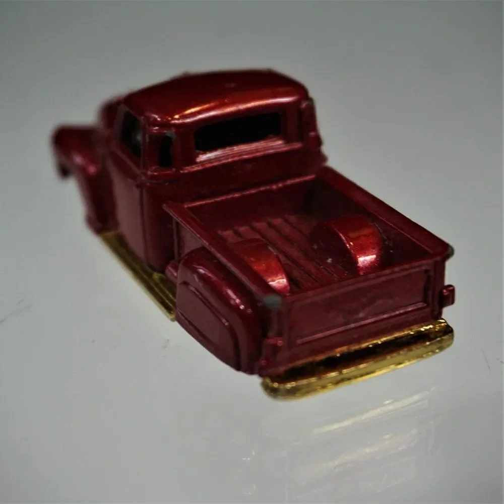 Vintage 2000 Hotwheels La Troca GM TM Red Gold Diecast Toy Car